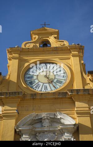Ancienne ville de Fermo dans la place principale des Marches en Italie Banque D'Images