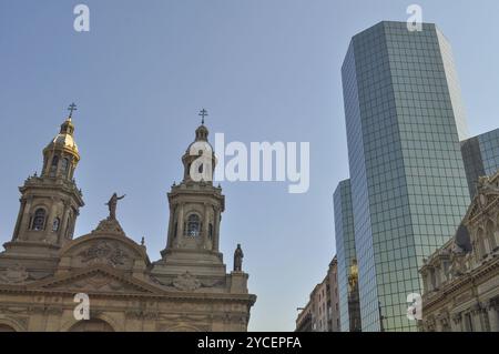 Metropolitan Cathedral, Plaza de Armas, la place principale de Santiago du Chili Banque D'Images