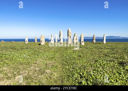 Monument des menhirs à la Corogne, Espagne. Banque D'Images