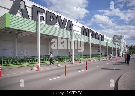 06-10-2023 oblast de Moscou Russie. Leroy Merlin, centre commercial français d'instruments de construction et de matériaux et de biens et plantes pour jardin de maison. T Banque D'Images