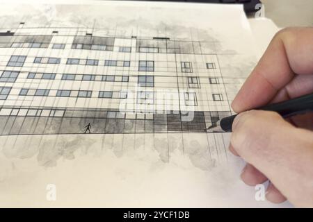 Sur le plan de travail de l'architecte. Dessins et croquis d'architecture Banque D'Images