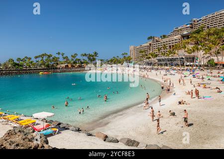 Europe, Espagne, Grande Canarie, Anfi del Mar, baigneurs Banque D'Images