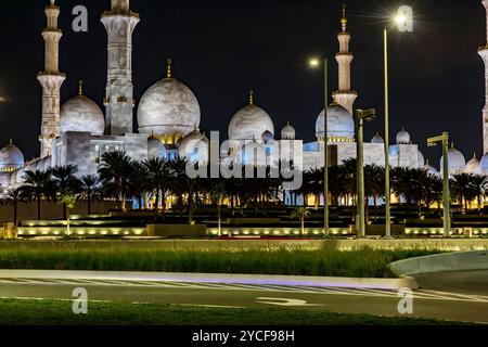 Mosquée Sheikh Zayed, éclairage du soir, Grande Mosquée, Abu Dhabi, Émirats arabes Unis, Asie Banque D'Images