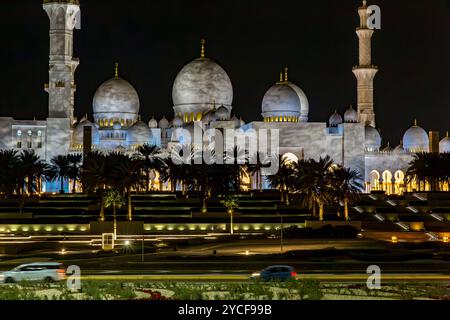 Mosquée Sheikh Zayed, éclairage du soir, Grande Mosquée, Abu Dhabi, Émirats arabes Unis, Asie Banque D'Images