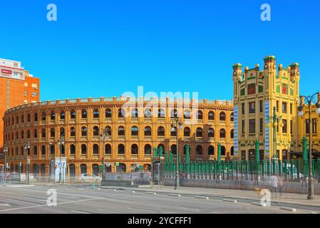 Valence, Espagne - Juin 13, 2017 : arènes de Valence (Plaza de Bous de Valencia) et musée de la tauromachie de Valence (Museo Taurino de Valencia) nea Banque D'Images