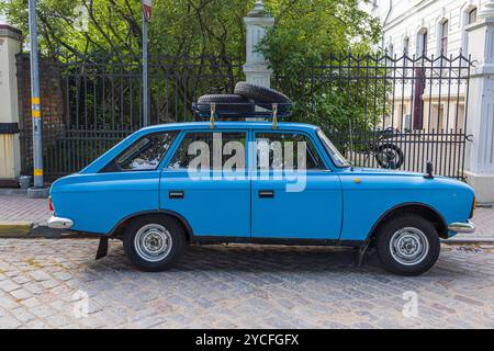 Une Moskvitch IZH 21251, vieille voiture russe Moskvitch Riga, Lettonie Banque D'Images