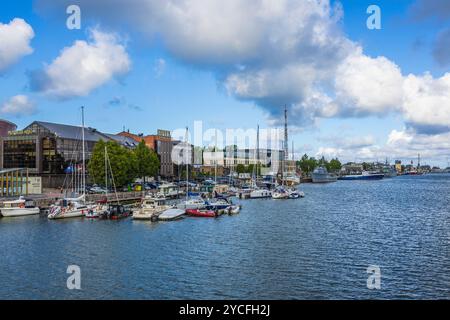 Navires dans le port de Liepaja sur la mer Baltique, canal de Tirdzniecibas Banque D'Images