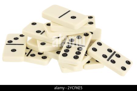 Pile de dominos isolés sur fond blanc Banque D'Images