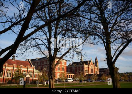 Une vue extérieure du Dulwich College dans le sud de Londres, le 22 octobre 2024, à Londres, Angleterre. Dans le cadre de la politique électorale du Parti travailliste, les frais de scolarité privés au Royaume-Uni seront soumis à une TVA de 20 % à partir du 1er janvier 2025. Banque D'Images