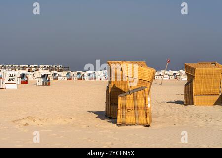 Chaises de plage sur la plage à Sankt Peter-Ording, Frise du Nord, Schleswig-Holstein, Allemagne Banque D'Images