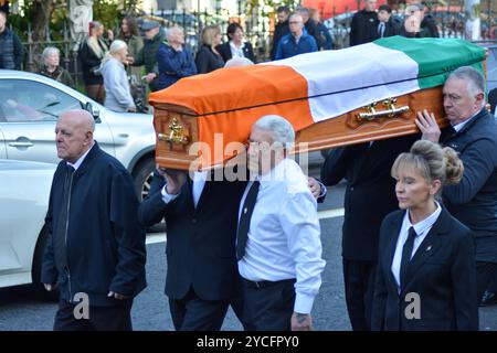 Belfast, Royaume-Uni 23/10/2024 cortège funéraire de Roy Walsh. Roy Walsh a servi comme volontaire pour l'IRA provisoire et a été condamné pour son implication dans l'attentat à la bombe de Belfast en 1973 à Old Bailey Northern Ireland credit:HeadlineX/Alamy Live News Banque D'Images