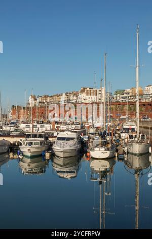 Angleterre, Kent, Thanet, Ramsgate Royal Harbour Marina Banque D'Images