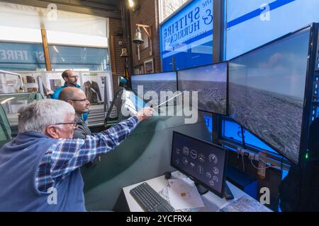 Angleterre, Kent, Thanet, Ramsgate, Manston, le Spitfire and Hurricane Memorial Museum, Spitfire Flight Simulator Banque D'Images