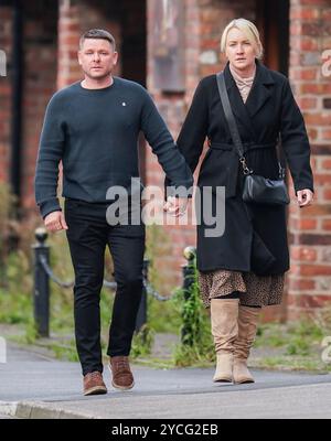 Peter Spooner, le père de Brianna Ghey, âgée de 16 ans, arrive au tribunal du coroner à Warrington pour l'enquête sur sa fille. Date de la photo : mercredi 23 octobre 2024. Banque D'Images