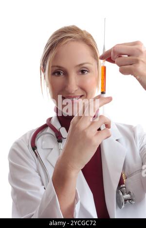 Femme médecin avec seringue médicale Banque D'Images
