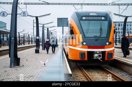 Estonien moderne transport ferroviaire national à la gare principale. Banque D'Images