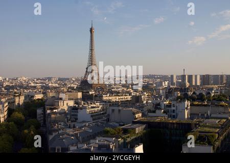 Vue de la Tour Eiffel depuis l'Arc de Triomphe, Paris, France Banque D'Images