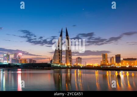 Gratte-ciel du World Trade Center et horizon de Manama City Bahreïn Banque D'Images