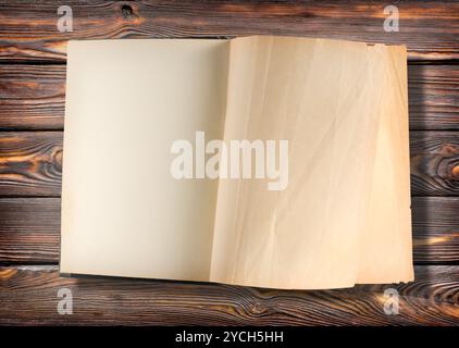 Livre ouvert sur une table Banque D'Images