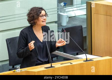 Bruxelles, Belgique. 23 octobre 2024. Lise Vandecasteele du PVDA photographiée lors d'une session plénière du Parlement flamand à Bruxelles, le mercredi 23 octobre 2024. BELGA PHOTO WARD VANDAEL crédit : Belga News Agency/Alamy Live News Banque D'Images