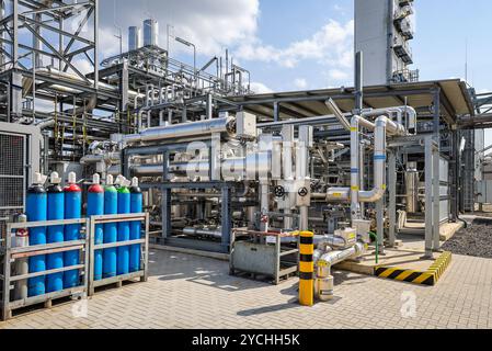 Oberhausen, Nordrhein-Westfalen, Deutschland - Gruener Wasserstoff BEI Air liquide, Wasserstoffproduktion im Chemiepark OQ Chemicals. TRAILBLAZER, ein 20 MW-Elektrolyseur zur Herstellung von gruenem, klimaneutralem Wasserstoff. Oberhausen Nordrhein-Westfalen Deutschland *** Oberhausen, Rhénanie du Nord-Westphalie, Allemagne hydrogène vert chez Air liquide, production d'hydrogène dans le parc chimique d'OQ Chemicals TRAILBLAZER, un électrolyseur de 20 MW pour la production d'hydrogène vert et neutre pour le climat Oberhausen Rhénanie du Nord-Westphalie Allemagne Banque D'Images