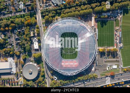 Leverkusen, Rhénanie du Nord-Westphalie, Allemagne - octobre 2022 : vue aérienne d'automne de BayArena, stade du club de football de la Bundesliga Bayer 04 Banque D'Images
