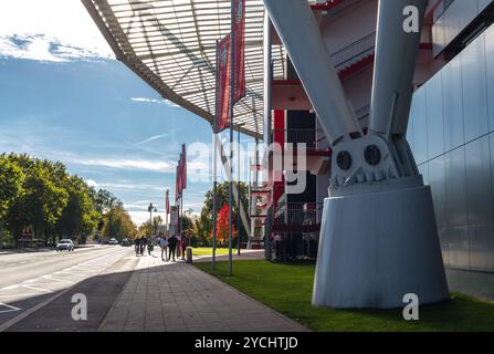 Leverkusen, Rhénanie du Nord-Westphalie, Allemagne - 16 octobre 2022 : vue d'automne de BayArena, stade du club de football de la Bundesliga Bayer 04 Banque D'Images