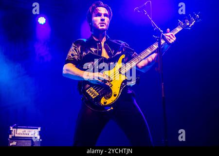 Milan Italie- 21 octobre 2024. Le groupe de rock britannique THE STRUTS se produit en direct sur scène à fabrique pendant le Grand Union Tour. Banque D'Images