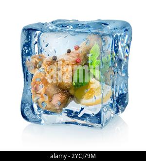 Cuisses de poulet frit dans ice cube Banque D'Images