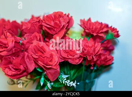 beau bouquet rouge de gerberas et de roses Banque D'Images