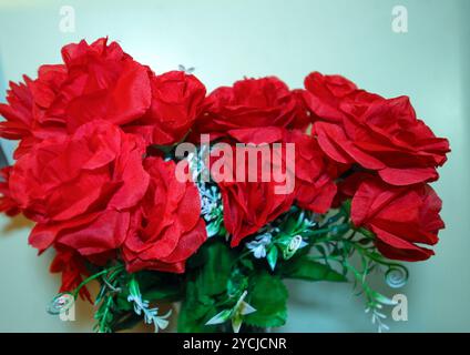 beau bouquet rouge de gerberas et de roses Banque D'Images