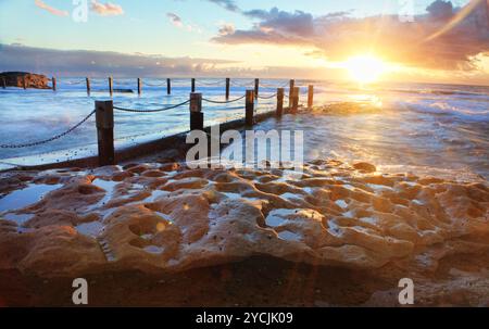 Au lever du soleil d'étoile Rock Australie Piscine Mahon Banque D'Images