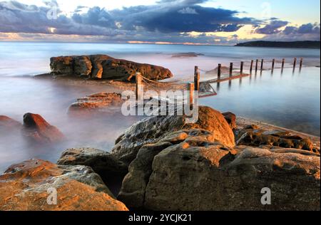 Aube côte et Mahon Piscine Rock Banque D'Images