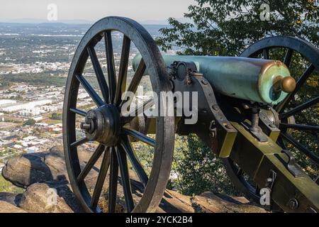 Lookout Mountain surplombe le site de la batterie Alabama de Garrity avec vue sur Chattanooga, Tennessee, depuis Chickamauga et le parc militaire national de Chattanooga. Banque D'Images