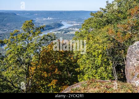 Vue sur Chattanooga, Tennessee, depuis point Park, la pointe nord de Lookout Mountain et une partie du parc militaire national de Chickamauga & Chattanooga. Banque D'Images