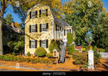 Salem, ma, États-Unis-21 octobre 2024 : décorations d'Halloween dans une maison pendant l'événement Halloween Haunted Happenings qui a eu lieu au mois d'octobre. Banque D'Images