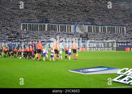 Bergame, Italie. 23 octobre 2024. Les supporters de l'Atalanta BC 1907 lors du match MD3 de l'UEFA Champions League 2024/2025 phase entre l'Atalanta BC et le Celtic FC au Gewiss Stadium le 23 octobre 2024, Bergame, Italie. Crédit : Roberto Tommasini/Alamy Live News Banque D'Images