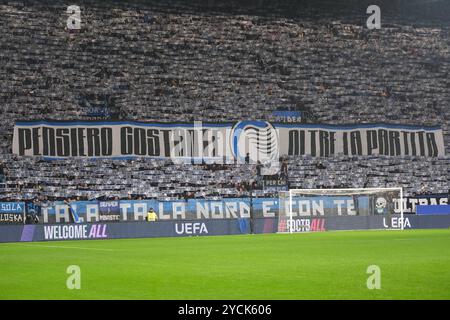 Bergame, Italie. 23 octobre 2024. Les supporters de l'Atalanta BC 1907 lors du match MD3 de l'UEFA Champions League 2024/2025 phase entre l'Atalanta BC et le Celtic FC au Gewiss Stadium le 23 octobre 2024, Bergame, Italie. Crédit : Roberto Tommasini/Alamy Live News Banque D'Images