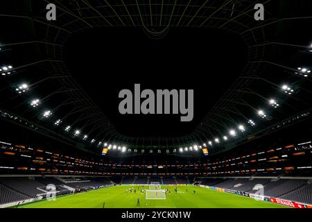Londres, Royaume-Uni. 23 octobre 2024. LONDRES, ANGLETERRE - 23 OCTOBRE : vue générale lors d'une session d'entraînement de l'AZ Alkmaar avant le match de phase MD3 de l'UEFA Europa League 2024/25 contre Tottenham Hotspur au stade Tottenham Hotspur le 23 octobre 2024 à Londres, Angleterre. (Photo de Ed van de Pol/Orange Pictures) crédit : Orange pics BV/Alamy Live News Banque D'Images