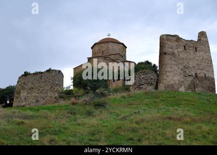 Monastère de Jvari, monastère orthodoxe géorgien du 6ème siècle et site du patrimoine mondial de l'UNESCO près de Mtskheta dans l'est de la Géorgie, au nord de Tbilissi Banque D'Images