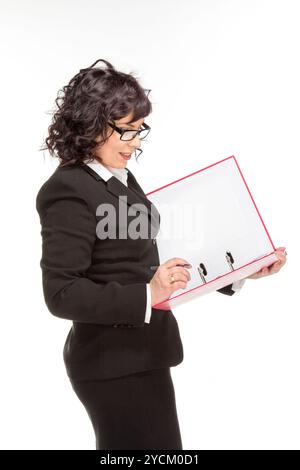 Femme d'affaires senior joyeuse avec dossier Banque D'Images