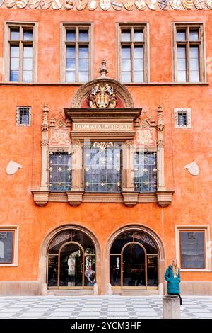 La Maison occidentale ou Maison de la Croix, construite en 1360, et était le deuxième bâtiment incorporé dans Staroměstská Radnice, ancien hôtel de ville, complexe de Banque D'Images