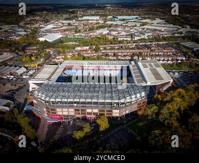 Vue aérienne générale du stade devant le match Aston Villa FC contre Bologne FC 1909 UEFA Champions League Round 1 à Villa Park, Birmingham, Angleterre, Royaume-Uni le 22 octobre 2024 crédit : Every second Media/Alamy Live News Banque D'Images