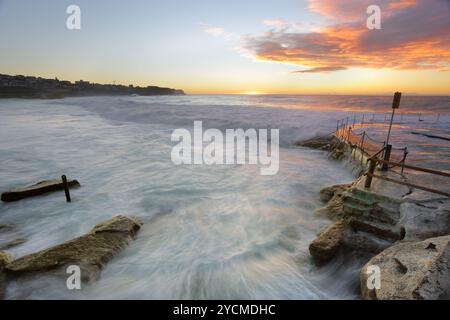 Bronte Beach au lever du soleil Banque D'Images