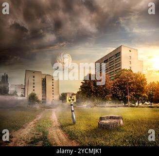 Paysage fantastique. Ville après la contamination radioactive Banque D'Images