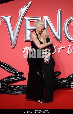 Londres, Royaume-Uni. 23 octobre 2024. (À gauche) Hannah Waddingham et Juno Temple assistent à la première de The Venom : The Last Dance UK au BFI IMAX de Londres. Crédit : Isabel Infantes/Alamy Live News Banque D'Images