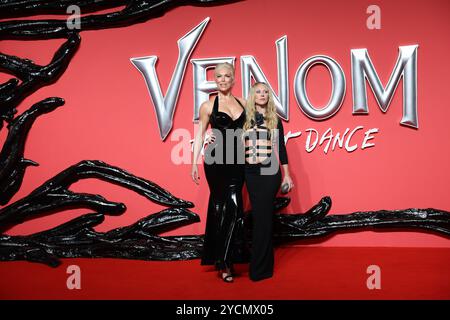 Londres, Royaume-Uni. 23 octobre 2024. (À gauche) Hannah Waddingham et Juno Temple assistent à la première de The Venom : The Last Dance UK au BFI IMAX de Londres. Crédit : Isabel Infantes/Alamy Live News Banque D'Images