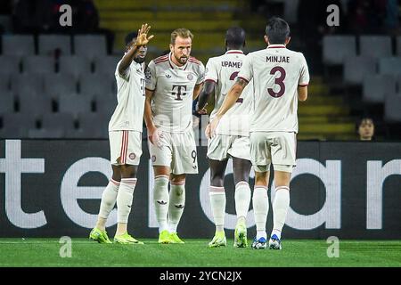 Barcelone, Barcelone, Espagne. 23 octobre 2024. Harry KANE du Bayern Munich célèbre son but avec ses coéquipiers lors du match MD3 de l'UEFA Champions League, League phase entre le FC Barcelone et le FC Bayern Munich à l'Estadi Olimpic Lluis Companys le 23 octobre 2024 à Barcelone, Espagne. (Crédit image : © Matthieu Mirville/ZUMA Press Wire) USAGE ÉDITORIAL SEULEMENT! Non destiné à UN USAGE commercial ! Banque D'Images