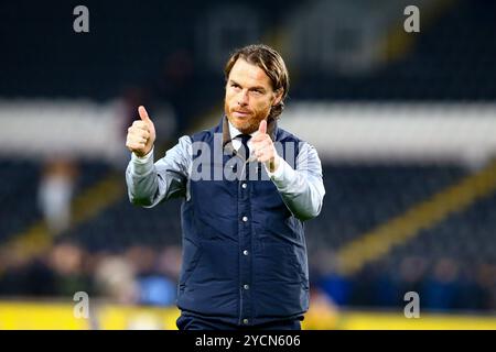 MKM Stadium, Hull, Angleterre - 23 octobre 2024 Scott Parker Manager de Burnley reconnaît les fans itinérants - après le match Hull City v Burnley, EFL Championship, 2024/25, MKM Stadium, Hull, Angleterre - 23 octobre 2024 crédit : Arthur Haigh/WhiteRosePhotos/Alamy Live News Banque D'Images