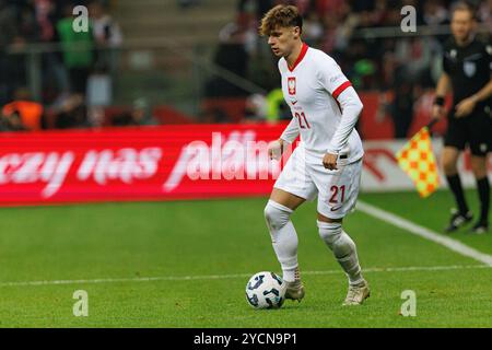 Nicola Zalewski (Pologne) vu en action lors du match de l'UEFA Nations League entre les équipes nationales de Pologne et du Portugal au PGE Narodowy. Score final : Pologne 1 : 3 Portugal. Banque D'Images